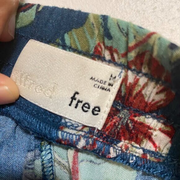 Wilfred Free Tropical Leaf Cropped Camp Shirt & Shorts Set Size M - Picture 7 of 15